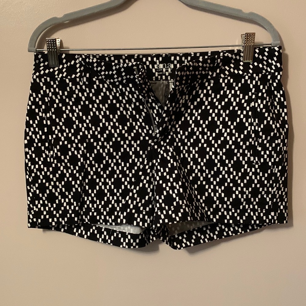 a.n.a. Twill Shorts